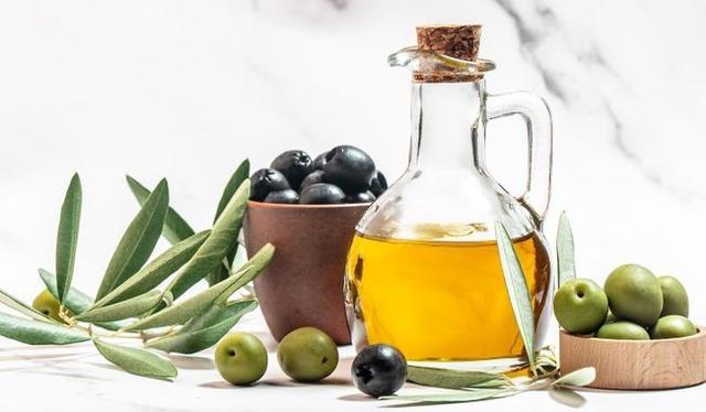 Comment l'Huile d'Olive Régule la Glycémie et Facilite la Perte de Poids après 50 ans!